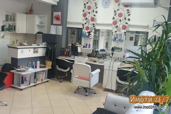 Se izdava frizersko kozmeticko studio   vo  Skopje   moze   namesten a moze i prazen za drugi nameni
