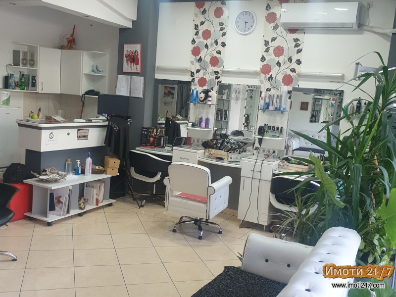 Se izdava frizersko kozmeticko studio   vo  Skopje   moze   namesten a moze i prazen za drugi nameni