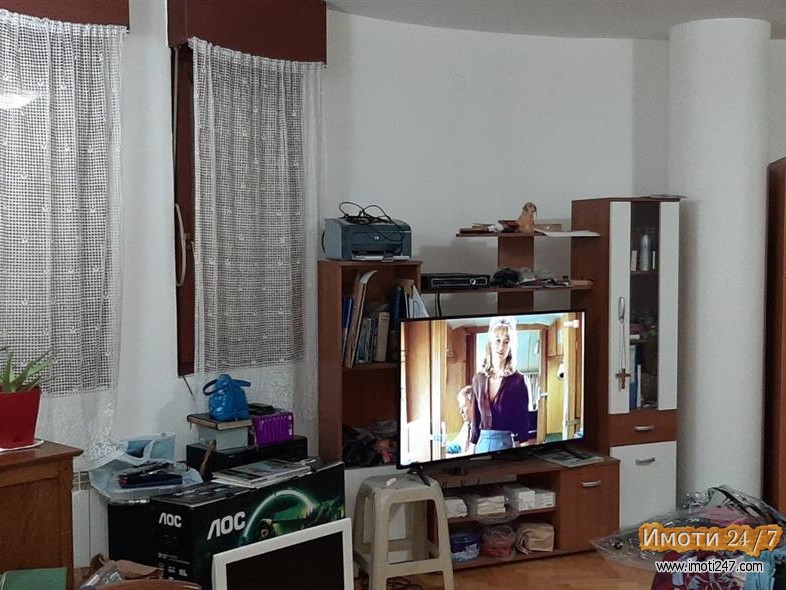Se prodava stan vo Rasadnik od 83m2