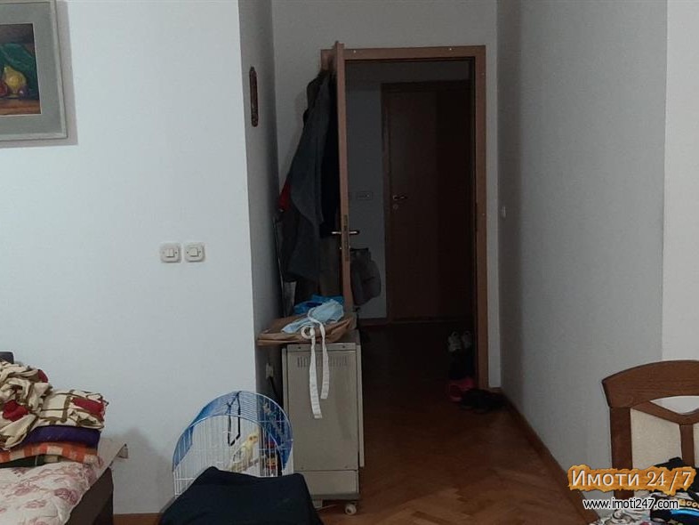 Se prodava stan vo Rasadnik od 83m2