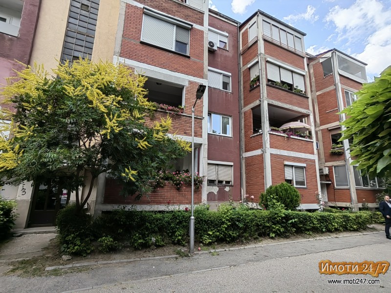 Se prodava stan vo Centar 65m2