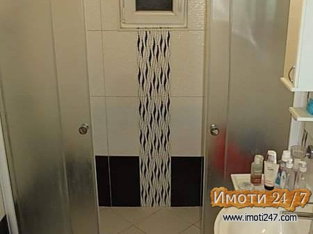 Се продава куќа 111 m2 и барака 96 m2 во еден заеднички двор 355 m2