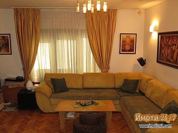 Се продава куќа 111 m2 и барака 96 m2 во еден заеднички двор 355 m2