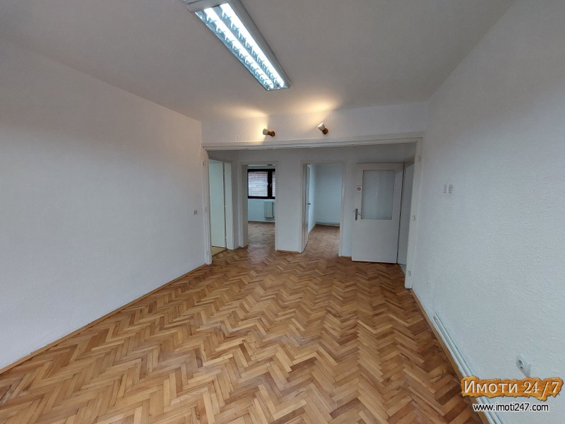 Se izdava DELOVEN PROSTOR na ulRuzveltova
