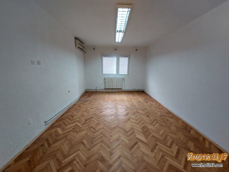 Se izdava DELOVEN PROSTOR na ulRuzveltova