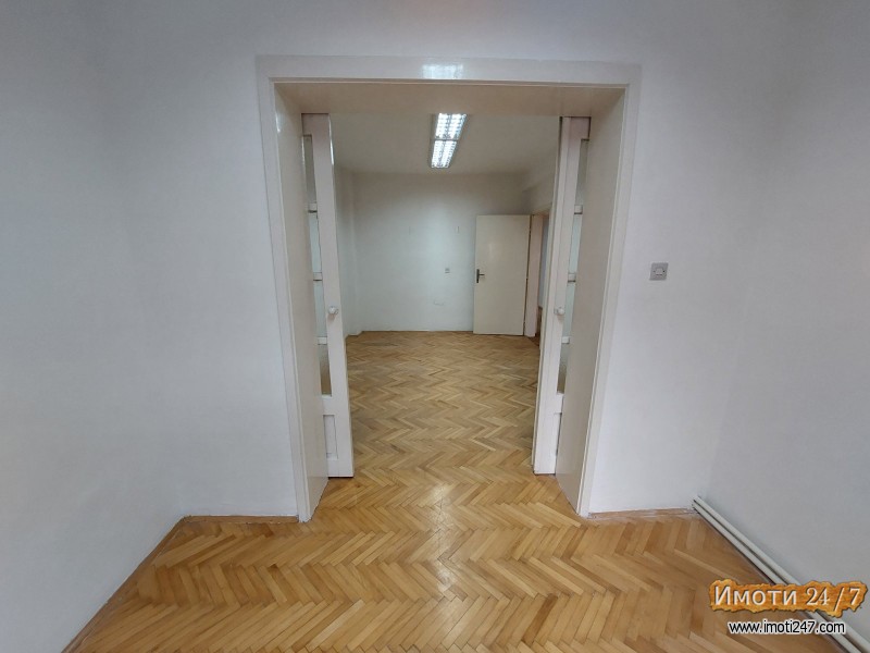 Se izdava DELOVEN PROSTOR na ulRuzveltova