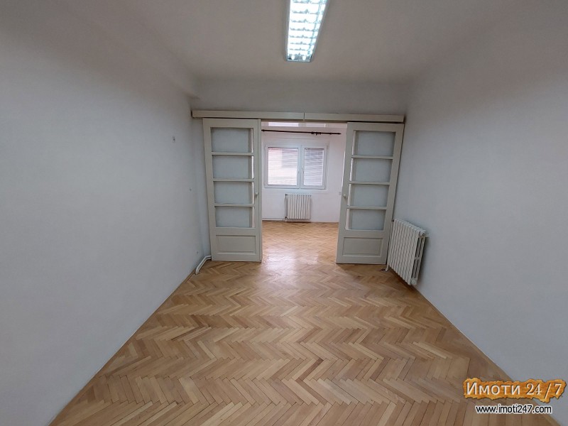 Se izdava DELOVEN PROSTOR na ulRuzveltova
