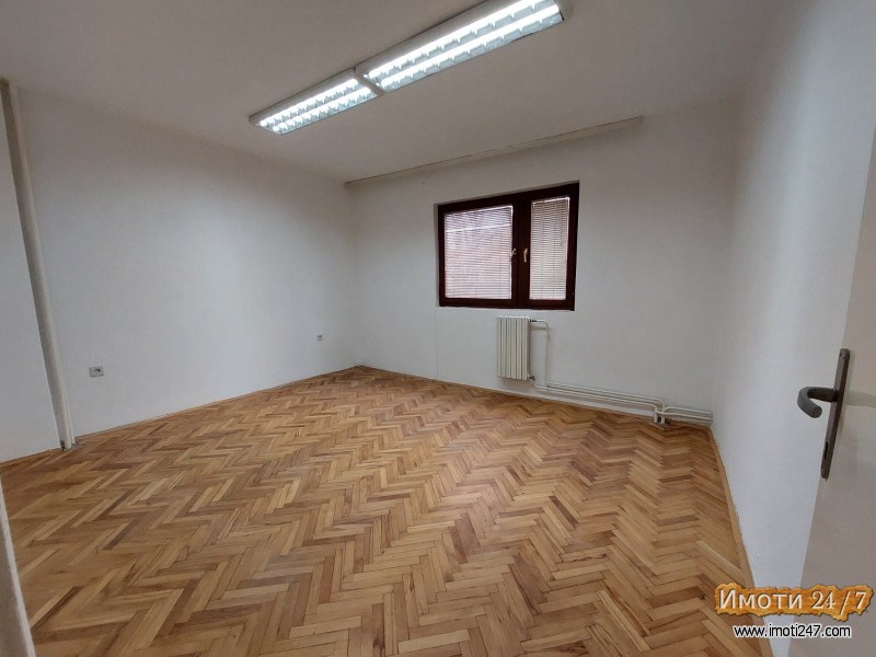 Se izdava DELOVEN PROSTOR na ulRuzveltova do zgradata na Canon