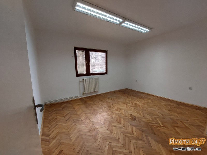 Se izdava DELOVEN PROSTOR na ulRuzveltova do zgradata na Canon
