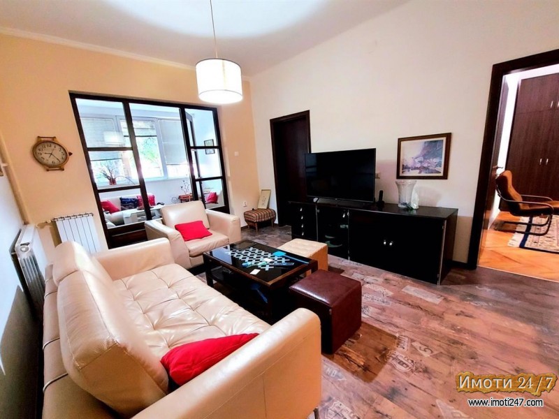 Se prodava stan vo Prolece 97m2