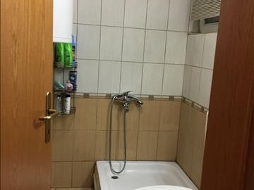 Se prodava stan 73m2 pozadi Univerzalna sala