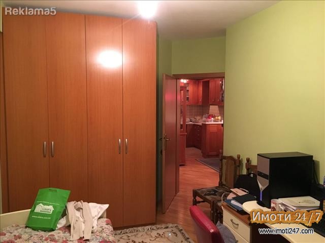 Se prodava stan 73m2 pozadi Univerzalna sala