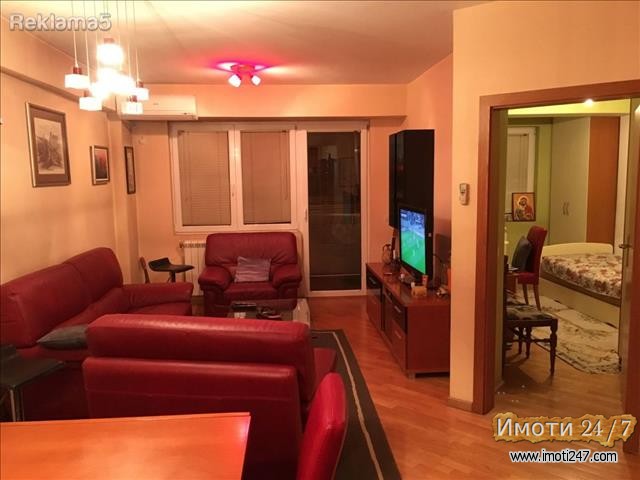 Se prodava stan 73m2 pozadi Univerzalna sala