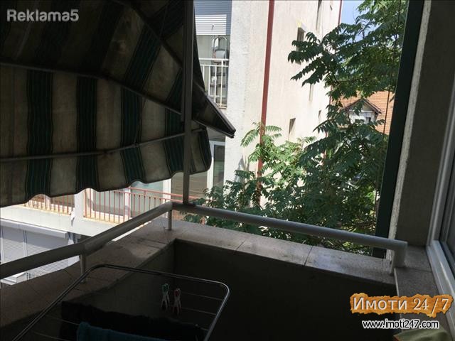 Se prodava stan 73m2 pozadi Univerzalna sala