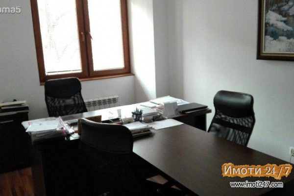 четворособен во гранд престиж први кат 90 наместен за канцеларии
