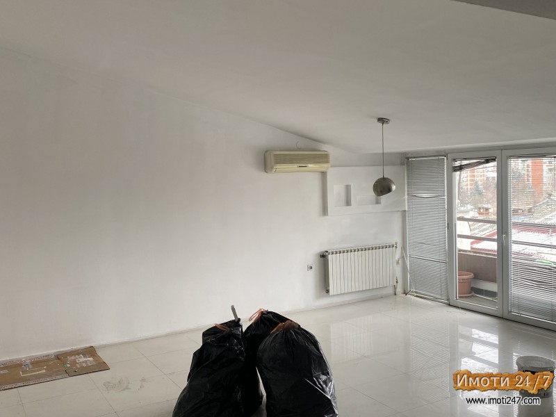 Prodavam 3-soben stan aerodrom tri biseri bez lift