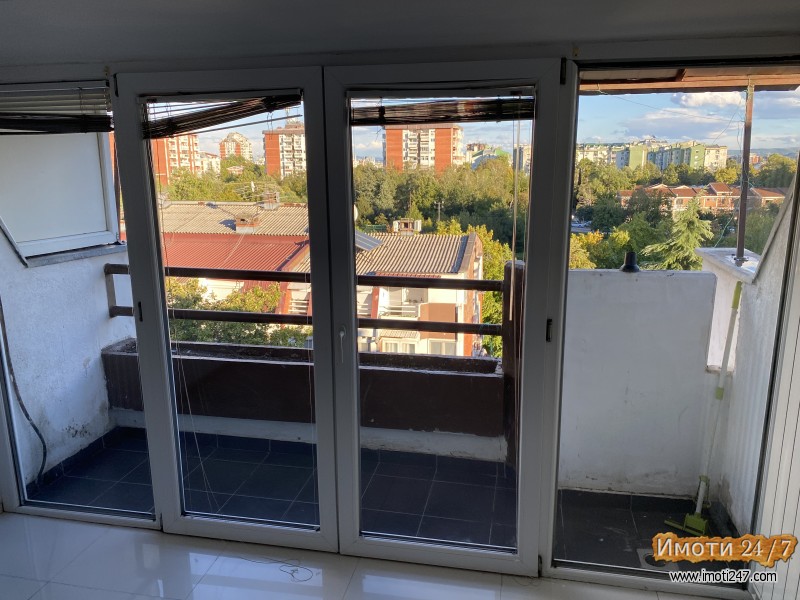 Prodavam 3-soben stan aerodrom tri biseri bez lift