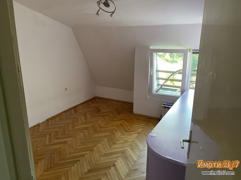 Prodavam 3-soben stan aerodrom tri biseri bez lift