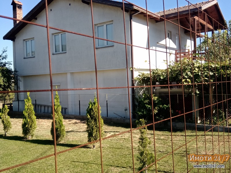 Продавам куќа