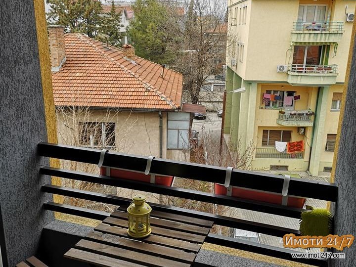 Se izdava stan 75m2  vo Debar Maalo