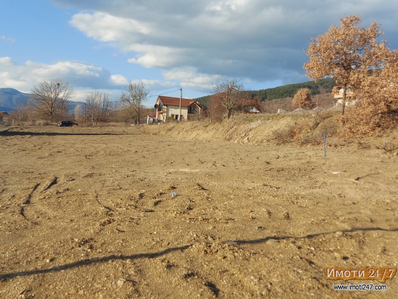 SE PRODAAT PLACEVI PO 350M2 VO BLIZINA NA OHRID