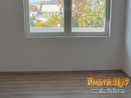 Se prodava stan 59m2 vo Vlae so sopstven dvor