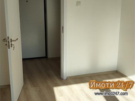 Se prodava stan 59m2 vo Vlae so sopstven dvor