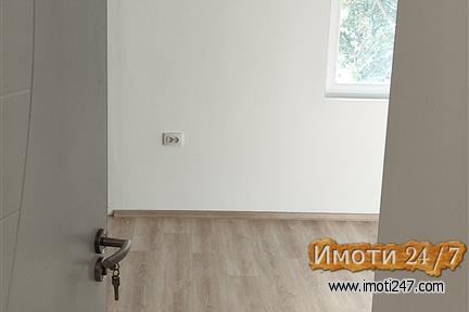Se prodava stan 59m2 vo Vlae so sopstven dvor