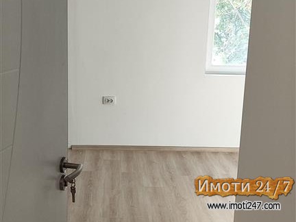 Se prodava stan 59m2 vo Vlae so sopstven dvor