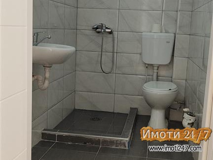 Se prodava stan 59m2 vo Vlae so sopstven dvor