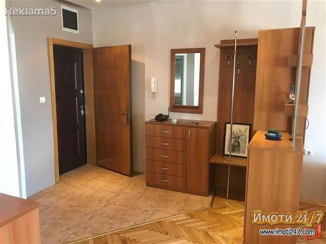Se izdava stan vo Centar 75m2