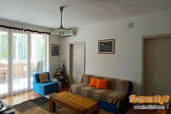 Prodavam stan 93m2 + 10m2 podrum vo Centar nas Prolet 