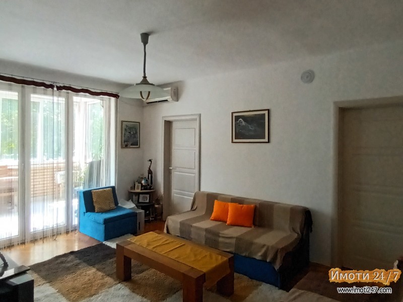 Prodavam stan 93m2 + 10m2 podrum vo Centar nas Prolet 