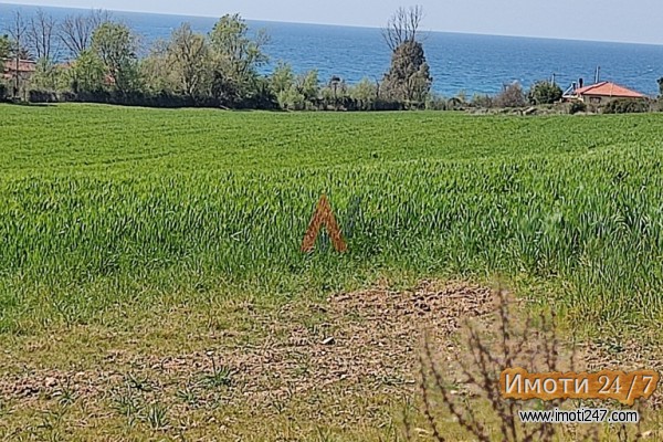 Се продава плац од 33500 квм во Неа Потидеа Халкидики