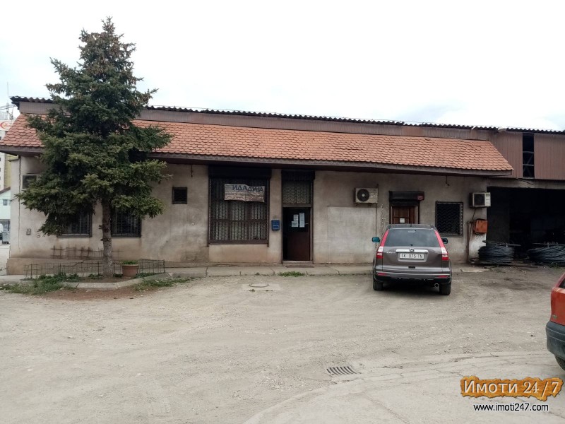 Se prodava Deloven prostor so armiracki pogon