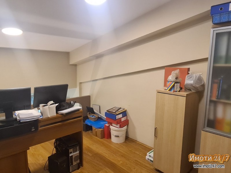 Prodavam deloven prostor vo Skopje TC Leptokarija na 3 kata 49 m2 99000 evra