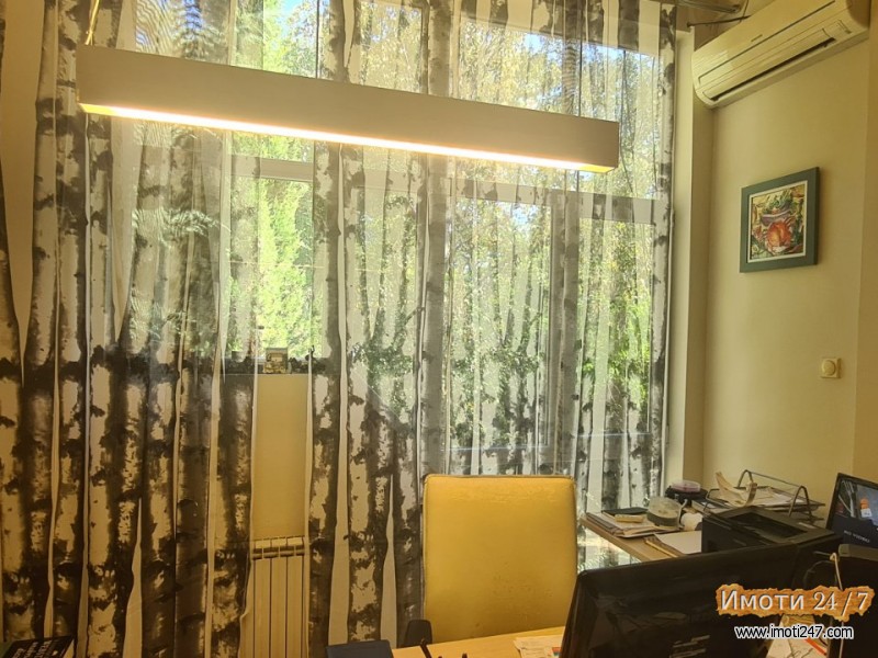 Prodavam deloven prostor vo Skopje TC Leptokarija na 3 kata 49 m2 99000 evra