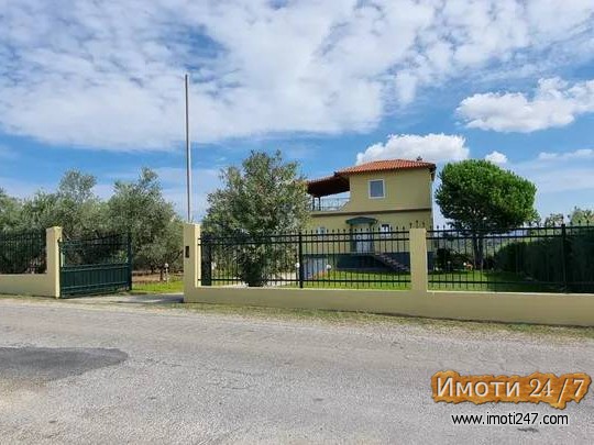 Каливес Халкидики се продава куќа на три ката 216 квм