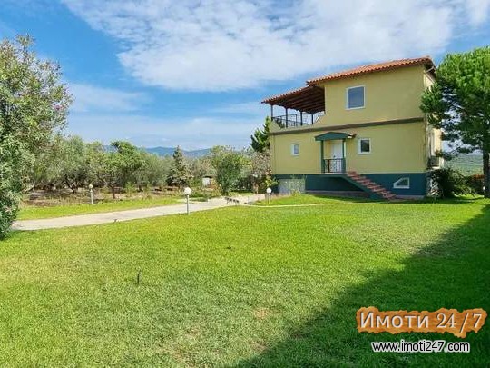 Каливес Халкидики се продава куќа на три ката 216 квм