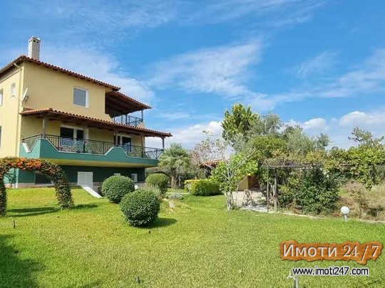 Каливес Халкидики се продава куќа на три ката 216 квм