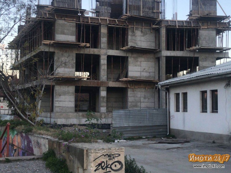 Се продаваат станови во почетна фаза на градба п+4 вкупно 25 стана на самиот кеј на Вардар позади 