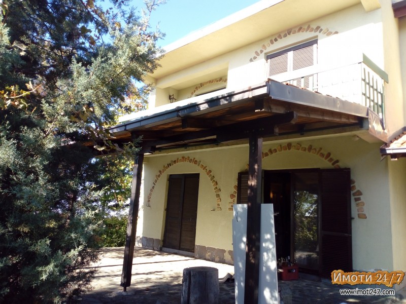 Се продава куќа во с Раштак220м2 и плац од832 м2