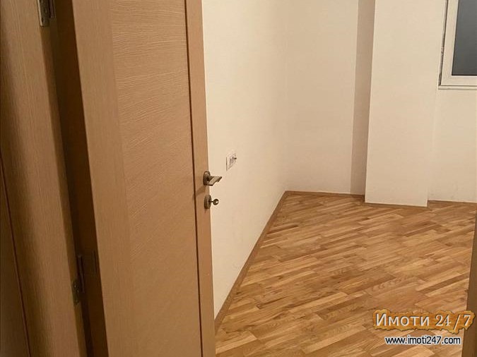 Se prodava stan vo Debar Maalo 41m2 so dvorno mesto 45m2