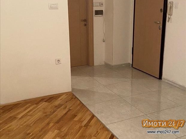 Se prodava stan vo Debar Maalo 41m2 so dvorno mesto 45m2