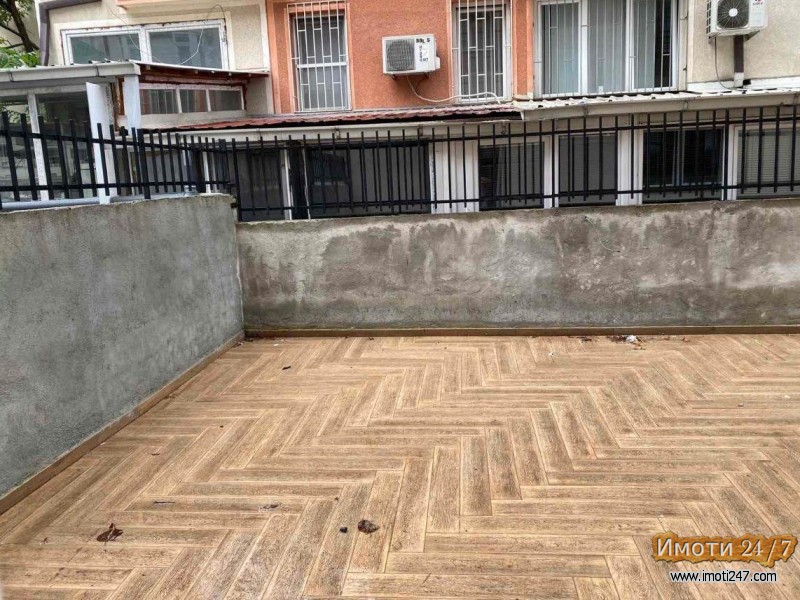Se prodava stan vo Debar Maalo 41m2 so dvorno mesto 45m2