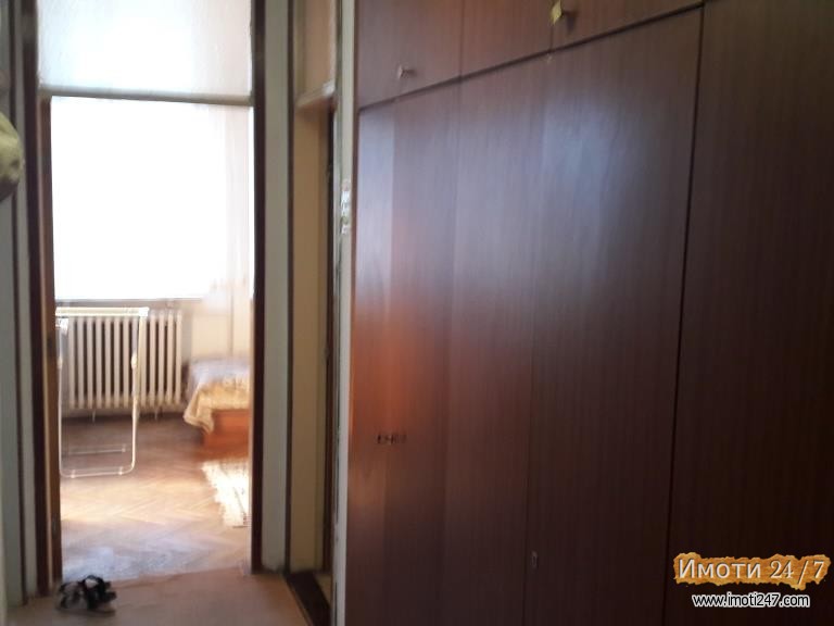 стан во кула Строг Центар во Скопје кај Републичко Собрание