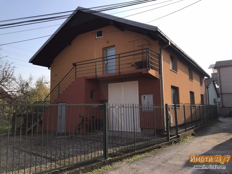 SE IZDAVA DELOVNO-ADMINISTRATIVEN OBJEKT OD 1 MART 260 M2