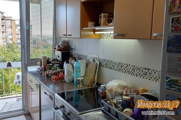 Se prodava stan 90m2 vo Karpos 4