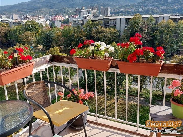 Se prodava stan 90m2 vo Karpos 4