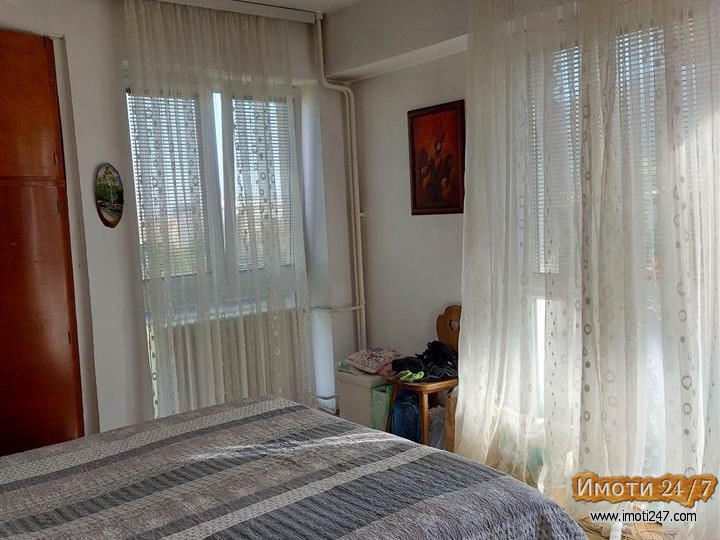Se prodava stan 90m2 vo Karpos 4